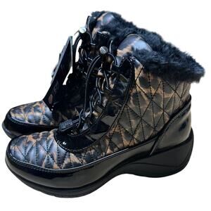 Khombu Women's Molly Slip On Snow Boots Leopard Size 5W Brand New In Box